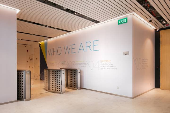 Iron Mountain Data Centers SIN-1 - sin-1-lobby-security.jpg