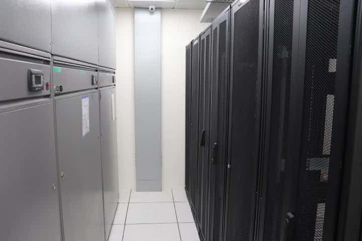 pun-1-data-center-cabinet-row.jpg