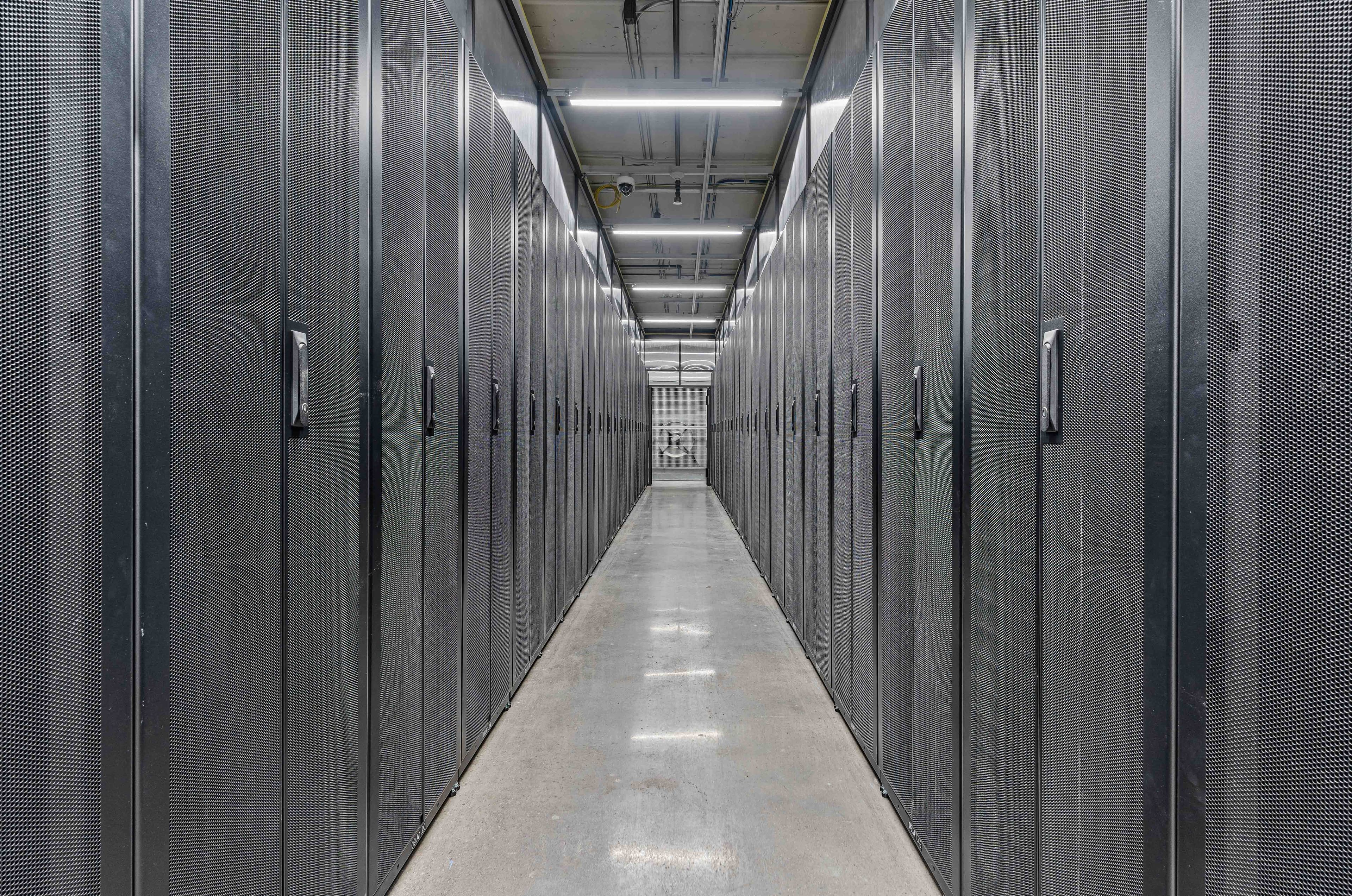 Netrality - 717 South Wells Chicago Data Center - Chicago interconnection data center_web-8.jpg