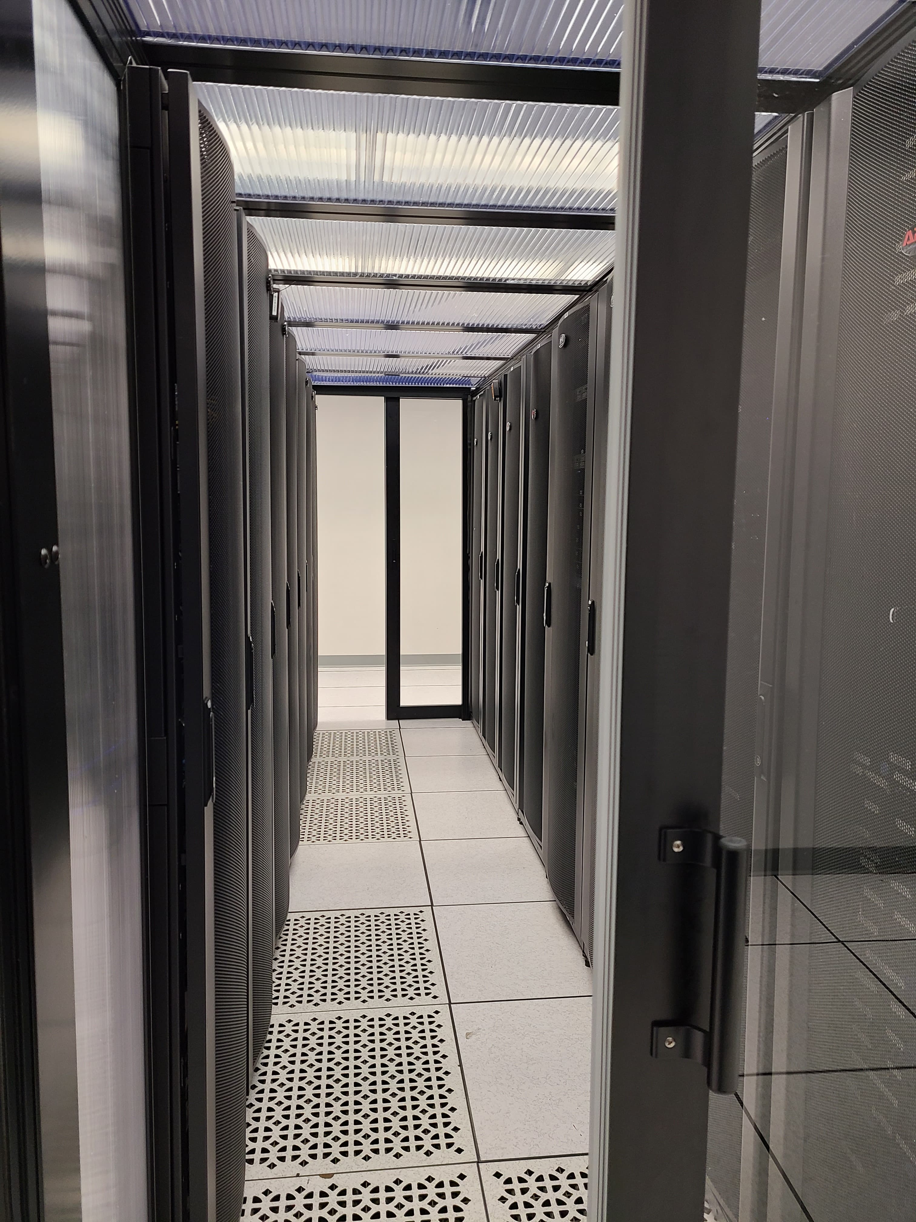 OneColo Tampa - data-center-rows.jpg