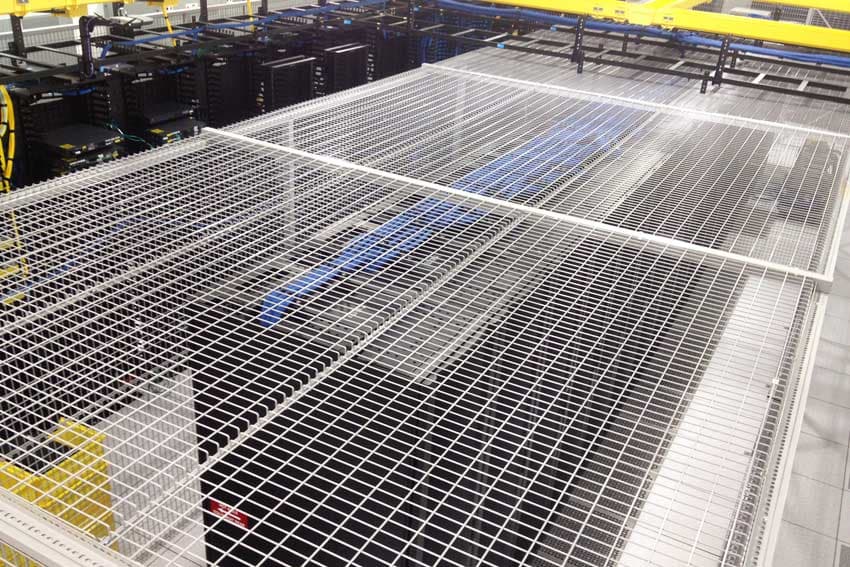 Summit Elk Grove Village - ServerCentral Cage