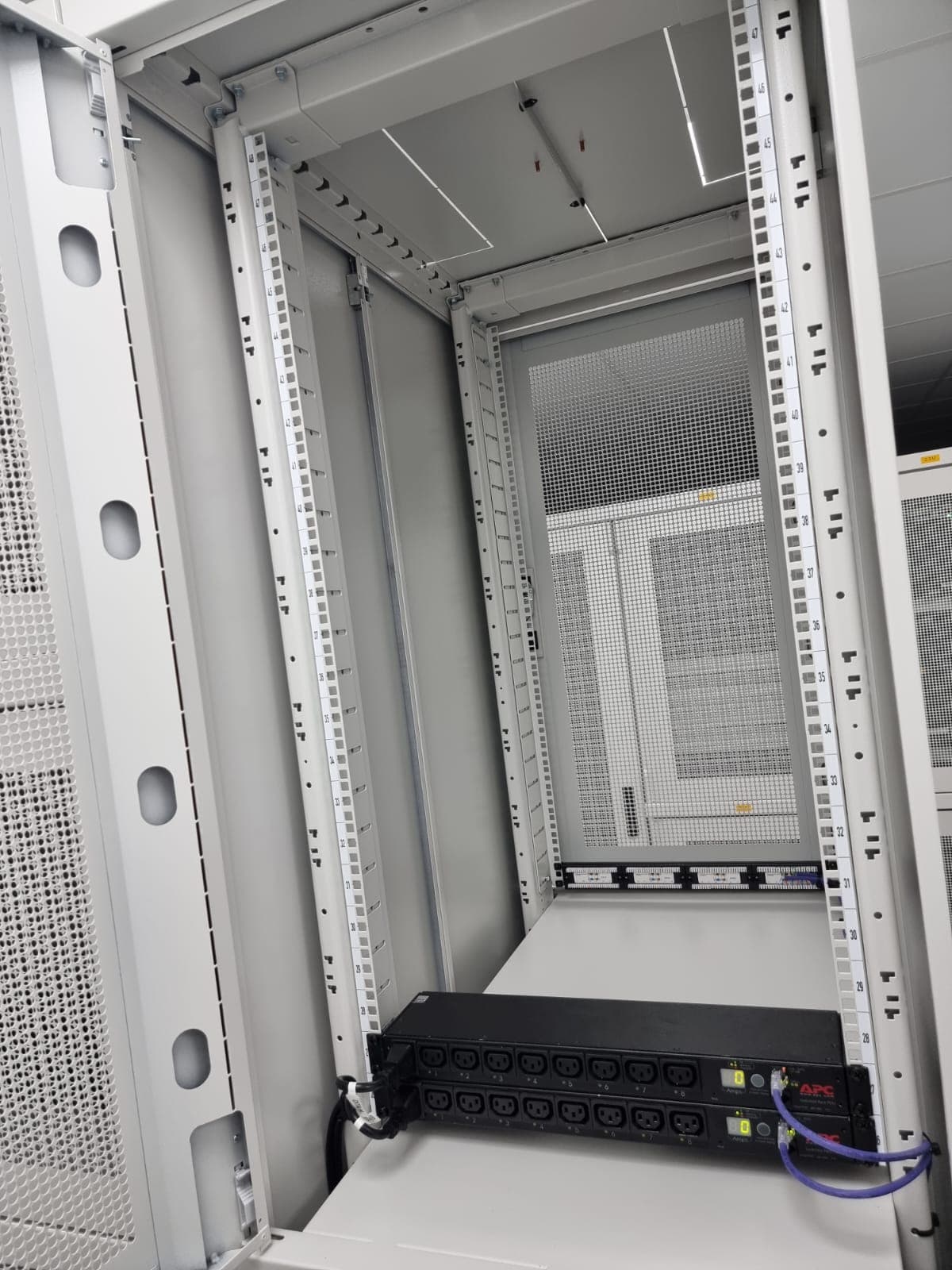 Velox2 - Midlands - Half Rack Colocation
